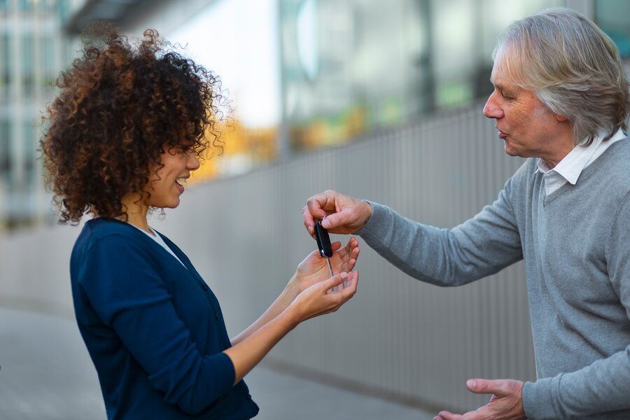 handing key